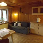 Haus Singer Apartman *